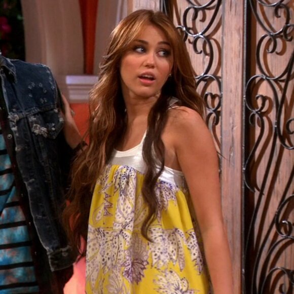 McGinn Floral Tank ASO Miley Stewart - Picture 8 of 9